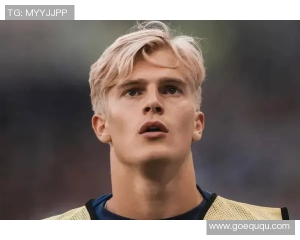 足球明星精彩控球瞬间集锦展现绝佳技巧与灵动身姿